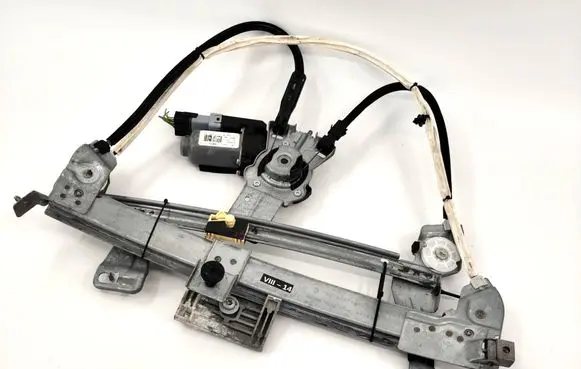 Peugeot 207 CC Front door electric window regulator 9670087380