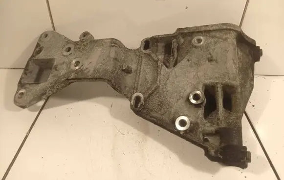 Volvo V70 Generator/alternator bracket 31316673