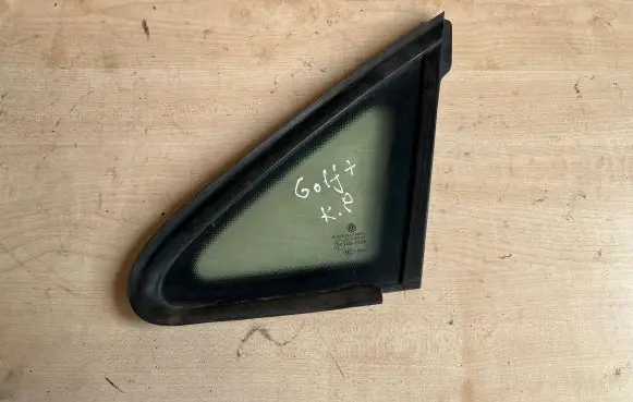 Volkswagen Golf Plus Front triangle window/glass 5M0845411B