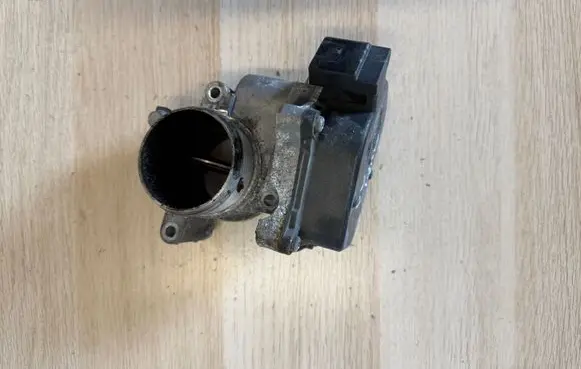Volkswagen Touran II Throttle valve 03L128063AD