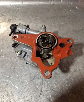 Renault Koleos I Vacuum pump 8200796080