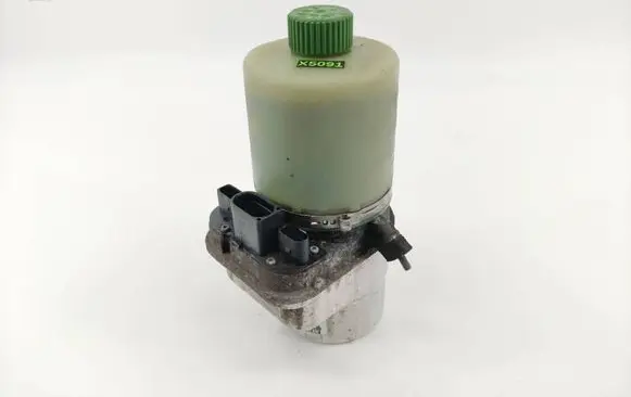 Skoda Fabia Mk2 (5J) Power steering pump 6R0423156