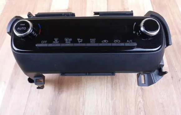 Toyota Yaris XP210 Climate control unit 559000DN50