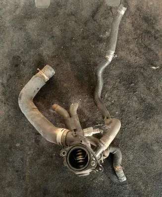 Nissan Juke I F15 Thermostat housing 