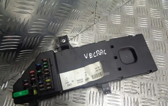 Opel Vectra C High voltage junction box 13181984