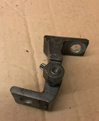 Volkswagen Polo V 6R Front door upper hinge 7N0831401