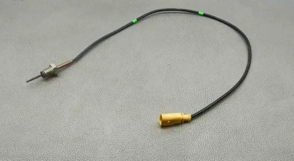 Volkswagen Jetta VI Oil temperature sensor 04L906088BS