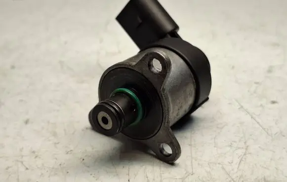 BMW 3 E90 E91 Fuel pressure sensor 0928400560 13517787186