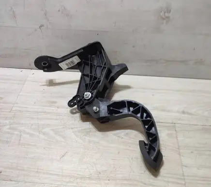 Opel Corsa F Clutch pedal 9824262180