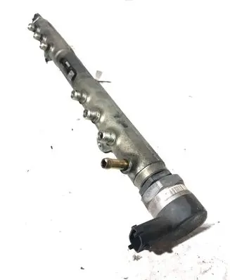 Volvo XC90 Fuel main line pipe 30757146