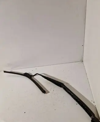 Toyota Hilux (AN120, AN130) Front wiper blade arm 8662