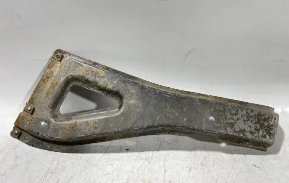 Audi A6 S6 C4 4A Front splash guards bracket 