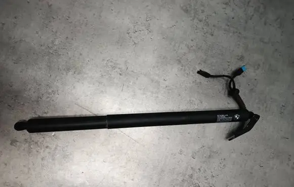 BMW 2 F46 Shock absorber/damper mounting bracket 9465655