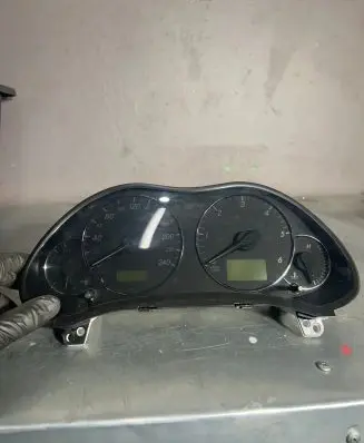Toyota Avensis T250 Speedometer (instrument cluster) 8380005C00C MB2574305293