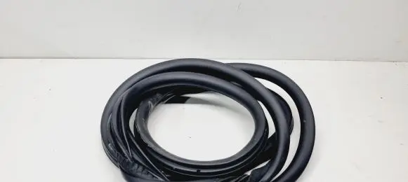 Peugeot 5008 II Front door rubber seal 9811537480