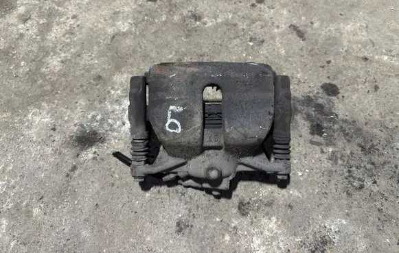 Volkswagen PASSAT B8 Front brake caliper