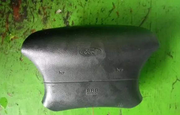 Ford Explorer Steering wheel airbag