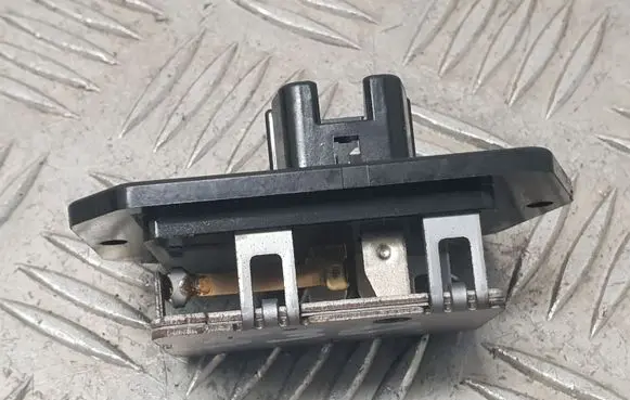 Suzuki Swift I Heater blower motor/fan resistor 1H505