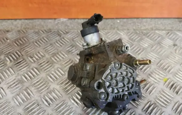 Ford Focus Fuel injection high pressure pump 0445010102