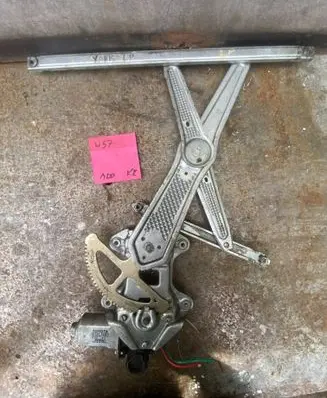 Toyota Yaris Front door window regulator with motor 8572052040 8573052040