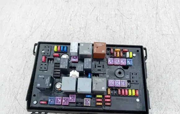 Opel Zafira C Fuse box set 39065972