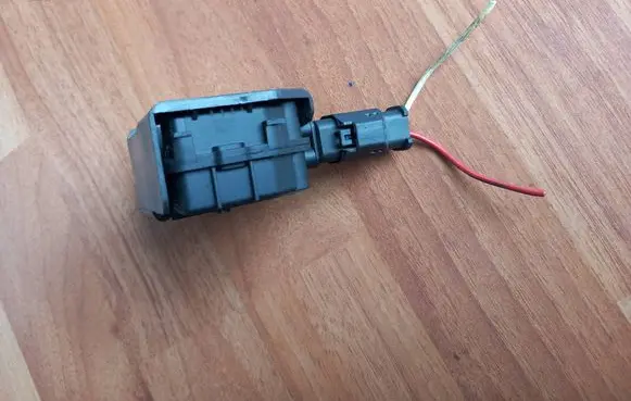 Fuel tank cap lock motor
