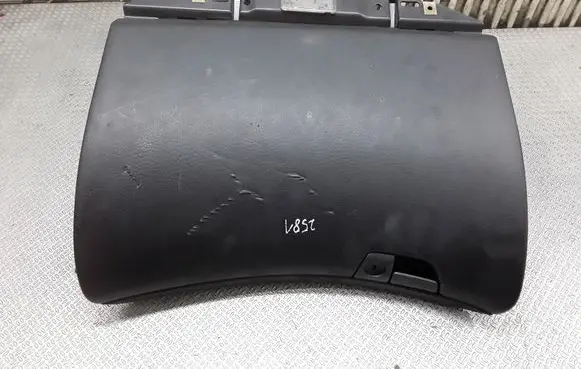 Volvo V70 Glove box 8650374