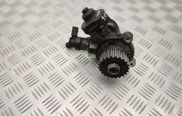 Skoda Octavia Mk3 (5E) Fuel injection high pressure pump 0445010537 04L130755D