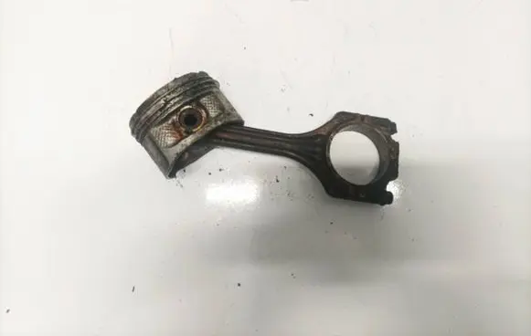 Volkswagen Golf V Piston with connecting rod