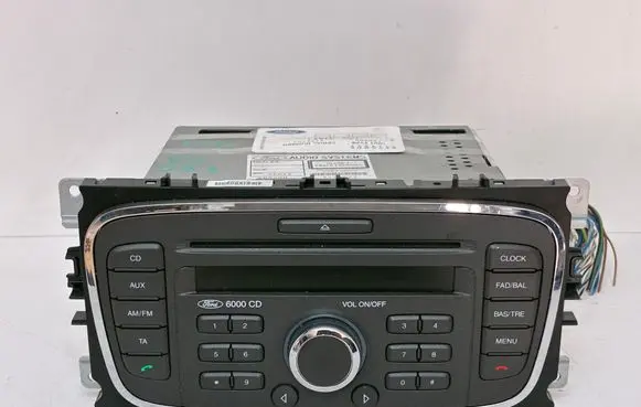 Ford Focus Radio/GPS head unit trim 7M5T18C815BA