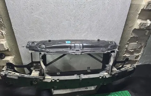 BMW 5 E60 E61 Radiator support slam panel bracket 