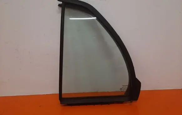 Toyota Yaris Rear side window 43R-00048