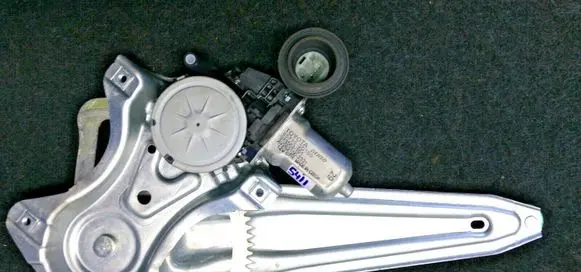 Toyota Auris 150 Rear door window regulator with motor 857100D100
