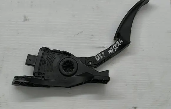 Jeep Cherokee Accelerator throttle pedal 68021971AD