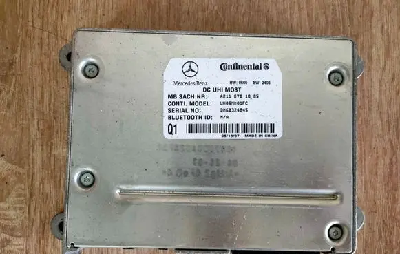 Mercedes-Benz E W211 Bluetooth control unit module 2118701885