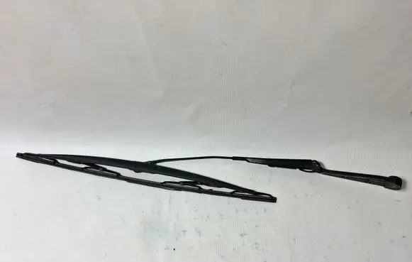 Front wiper blade arm
