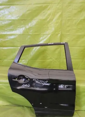 Nissan Rogue Front door 000259