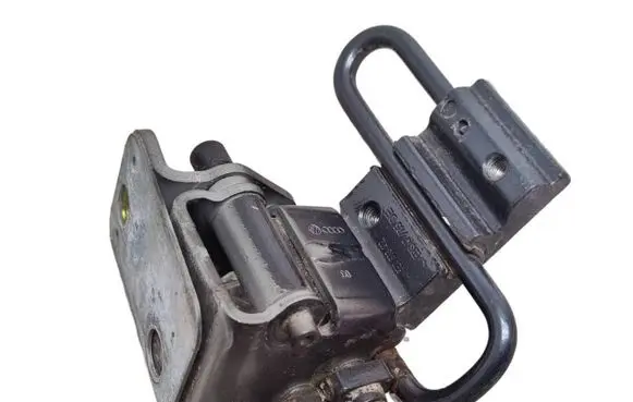 Audi A4 S4 B7 8E 8H Rear door lower hinge 8E0833412