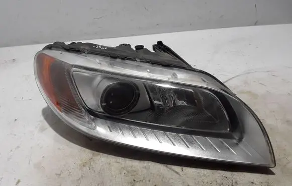 Volvo V70 Headlight/headlamp 31214348