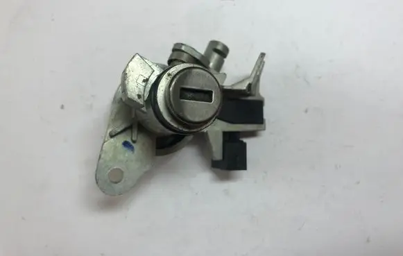 Audi A6 S6 C6 4F Tailgate exterior lock 8E0827573 7PH