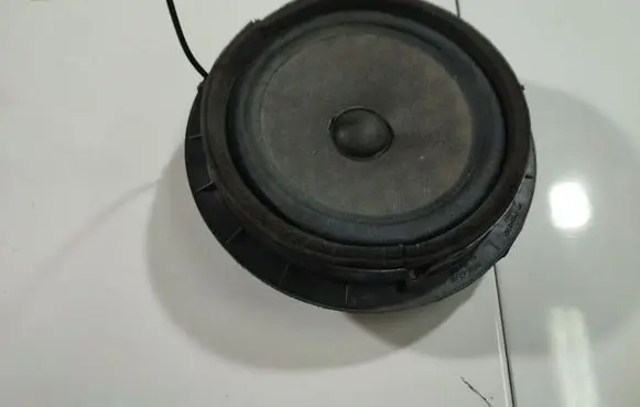 Suzuki Swift I Front door speaker