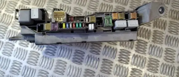 Toyota Avensis T250 Fuse box set 5136YA1