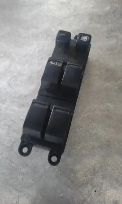 Nissan Primera Electric window control switch 25401AV640