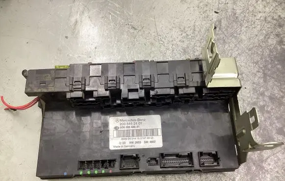 Mercedes-Benz C W203 Fuse module 2035452401 5DK00848641