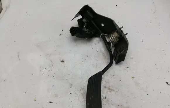 Toyota Avensis T250 Accelerator throttle pedal NOCODE