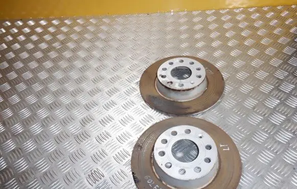Volkswagen Golf VII Rear brake disc