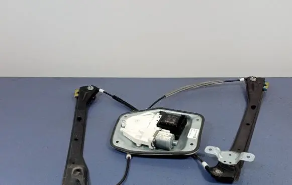 Volkswagen Jetta V Front door window regulator with motor 1K5837462