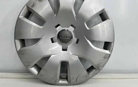 Audi A4 S4 B8 8K R16 wheel hub/cap/trim 8k0601147