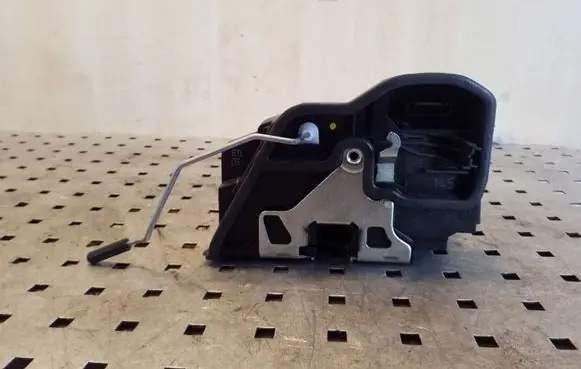 BMW X1 E84 Front door lock 7202145 A053702