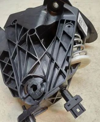 Mercedes-Benz Sprinter W907 W910 Clutch pedal A9072900000 K2516045035 A908290000006